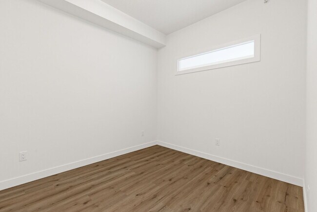 Photo du bâtiment - 55 Lucas Way NW