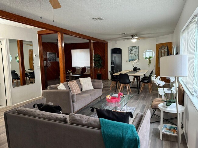 Foto del edificio - 1298 NE 39th St
