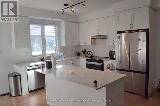 Building Photo - 107 Molozzi St