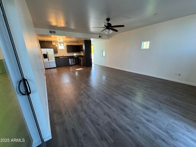 Foto del edificio - 1111 W University Dr