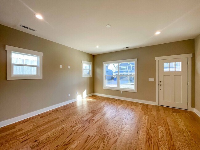 Building Photo - Beautiful Three-Bedroom in Oakley