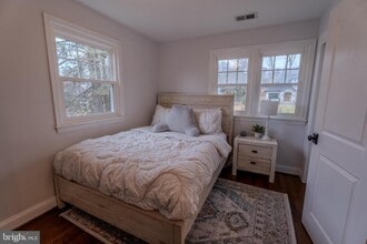 Building Photo - 308 Old Court House Rd NE