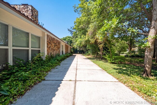 Foto del edificio - 4020 NW 101st Dr