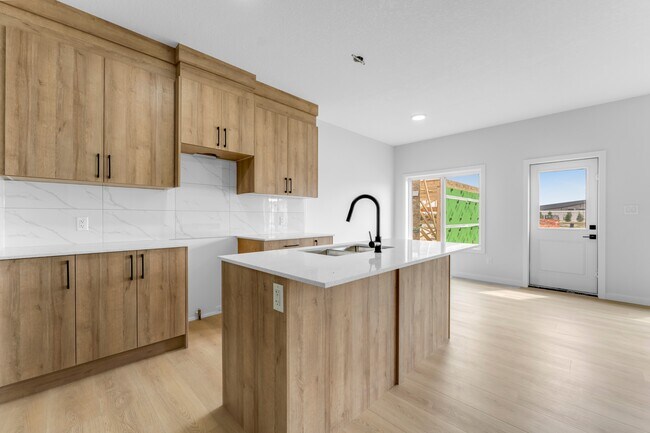 Photo du bâtiment - 6381-6381 King Wynd SW