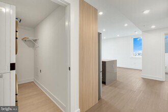 Building Photo - 2000 Dreer St