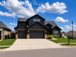 Building Photo - 6200 Kinnick Dr