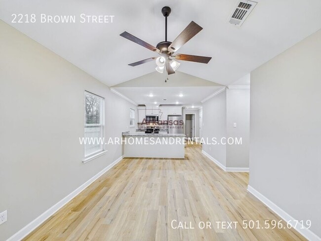 Foto del edificio - 2218 Brown St