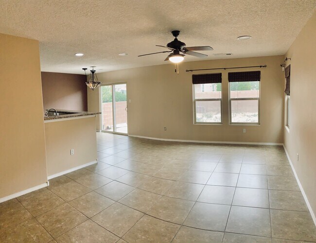 Foto del edificio - 10847 Fort Point Ln NE