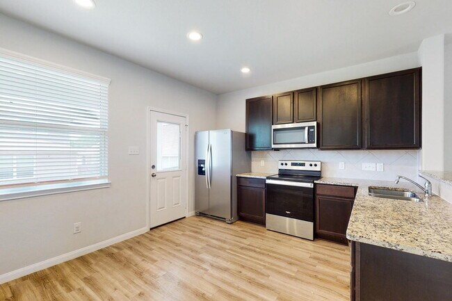 Foto del edificio - 5 bedroom 2.5 bath home in Bryan