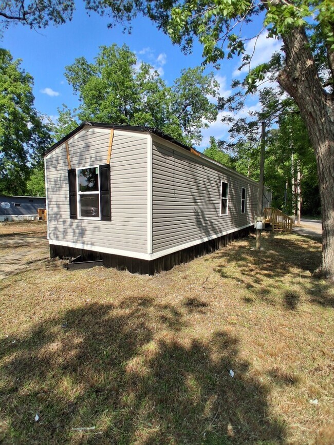 Foto del edificio - Rent or RENT-TO-OWN OPPORTUNITY Fredrick St – Hands On Homes  MHP