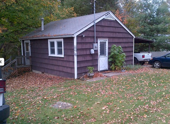 Building Photo - Private 1 bed/1 bath house by IU Golf Course!
