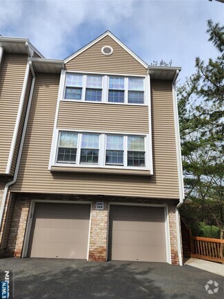Building Photo - 567 Windsor Dr