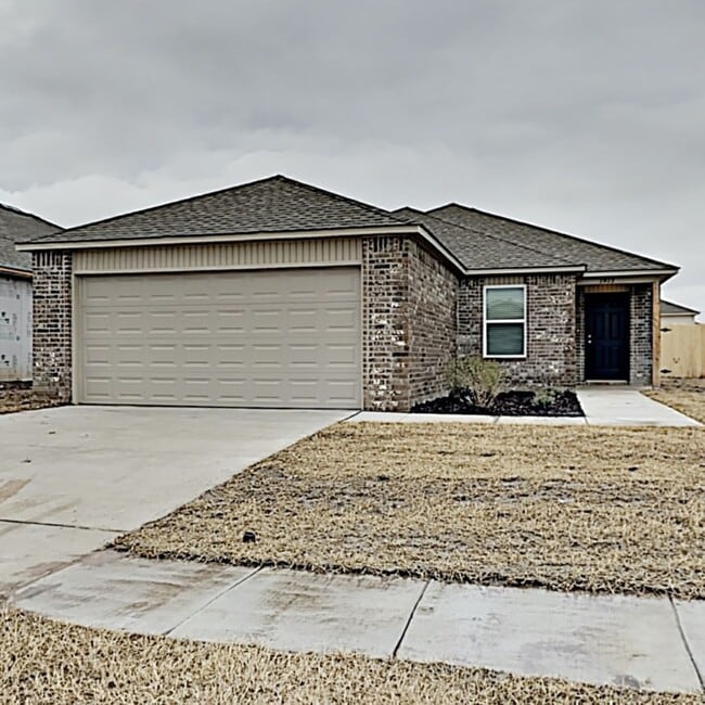 Photo - Very Nice 3 Bedroom 2 Bath Home in Yukon S...