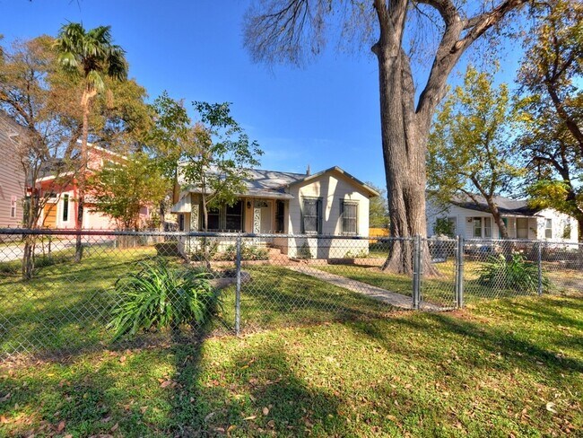 Building Photo - 2710 Willow St