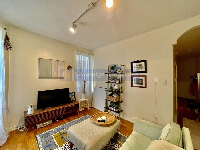 Foto del edificio - 3133 Broadway