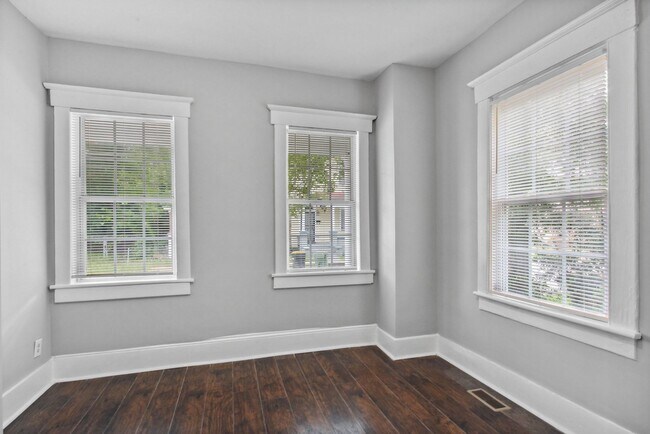 Building Photo - 1505 Reynolds St