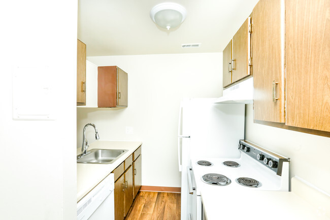 2 BR, 1 BA - Mott - 800 SF - Brighton Cove