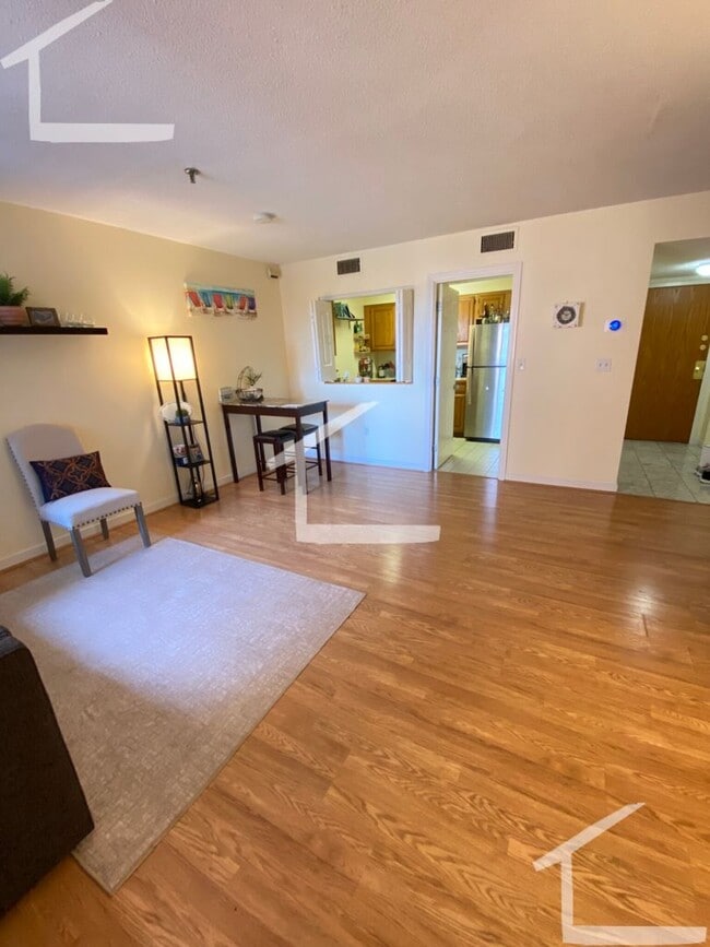 Building Photo - HOT ALLSTON LISTING!!!!
