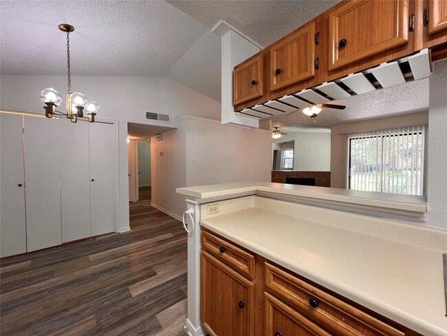 Building Photo - 1601 Faro Dr