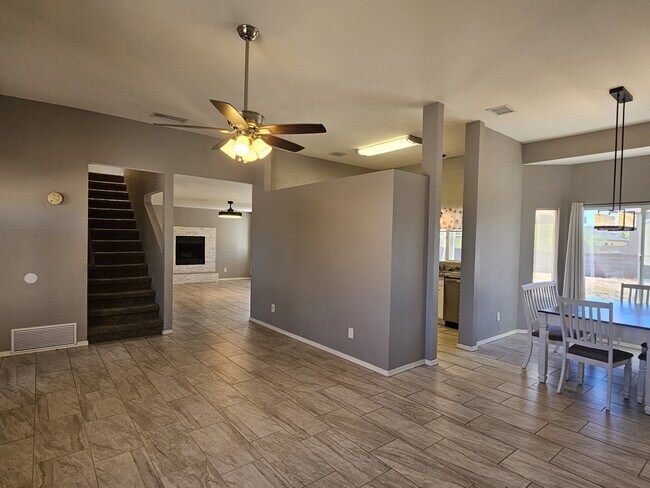 Building Photo - 5861 N Moonbrook Rd