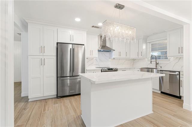 Building Photo - 529 Labarre Dr