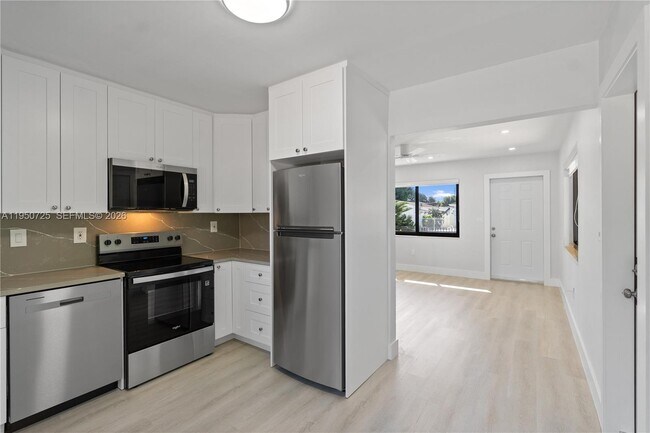 Foto del edificio - 811 NW 115th St