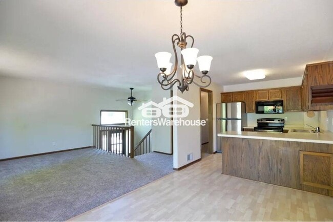 Building Photo - 2323 Amberwood Dr