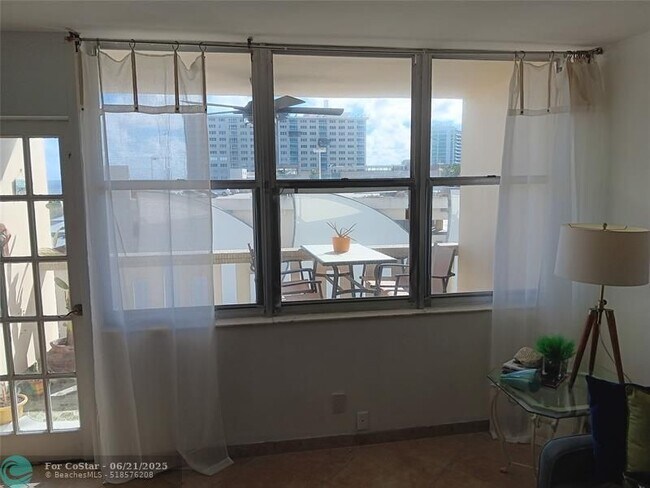 Building Photo - 305 N Pompano Beach Blvd