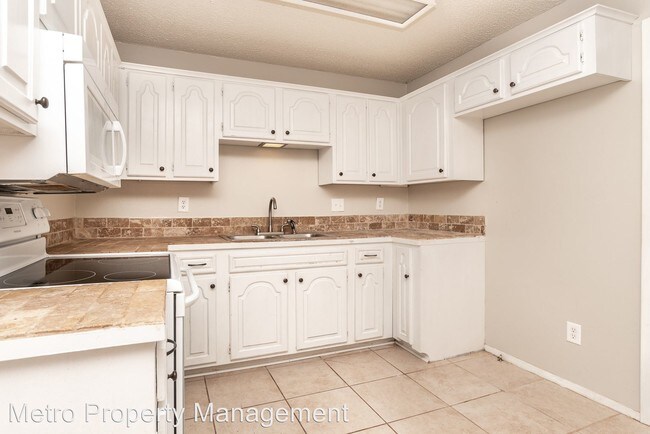 Building Photo - 2 br, 1.5 bath House - 1 Ulverston Dr.