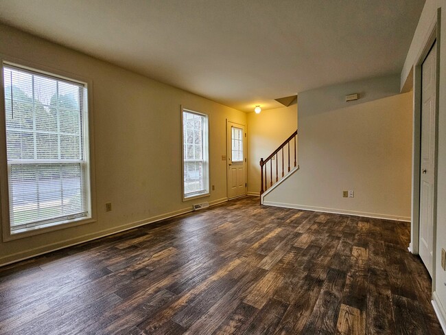 Building Photo - 256 Morgan Dr