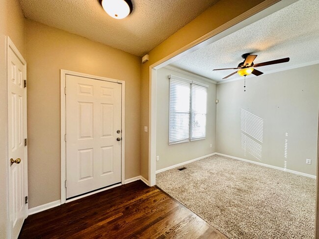 Building Photo - **BRAND NEW CARPETS** Beautiful Home in Bl...