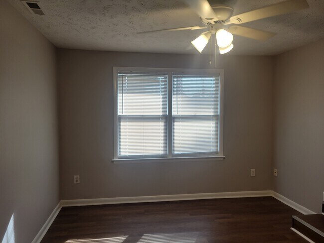 Foto del edificio - 2161 Bingham Dr