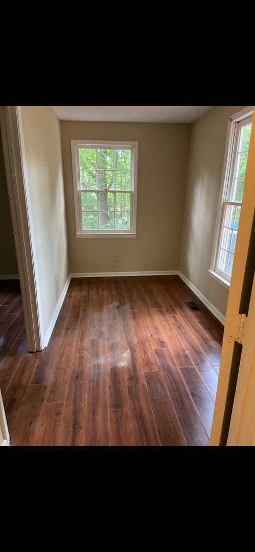 Building Photo - Recently renovated this 4 bedroom, 2 bath ...