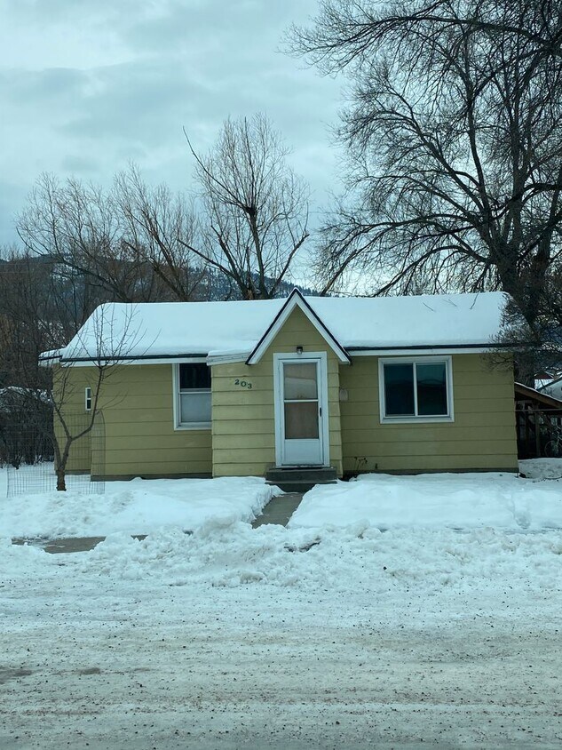 Foto principal - Pet-friendly 2 bedroom house available now