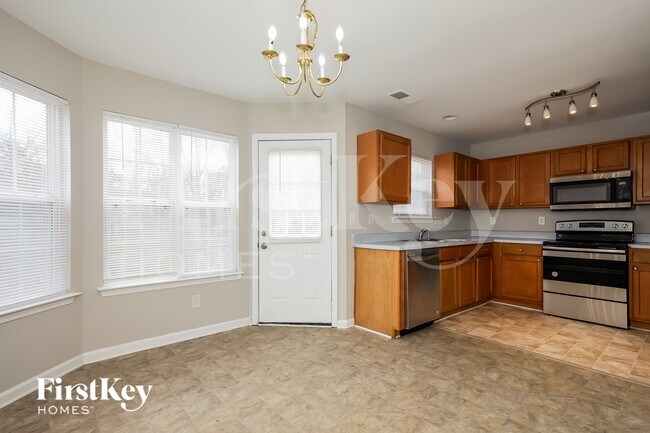 Foto del edificio - 7301 Hidden Creek Dr