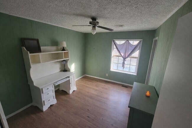 Foto del edificio - 2725 West Point Rd