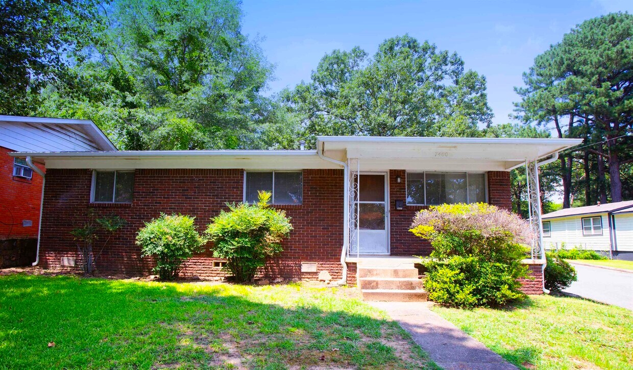 Foto principal - 7400 L St