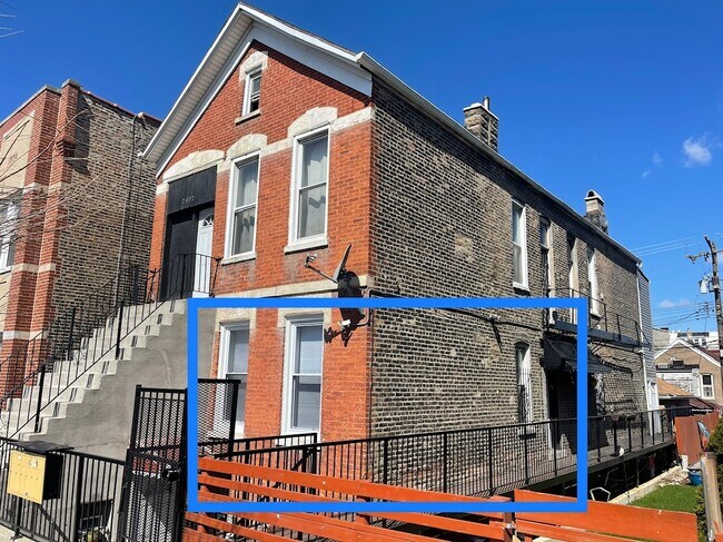 Foto del edificio - 2482 S Blue Island Ave