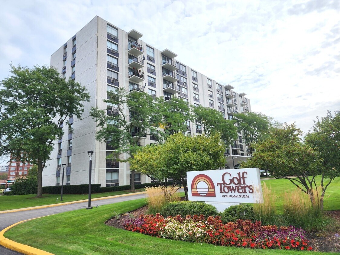 Foto principal - 9001 W Golf Rd