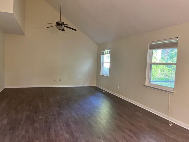 Building Photo - 318 Gary Cir