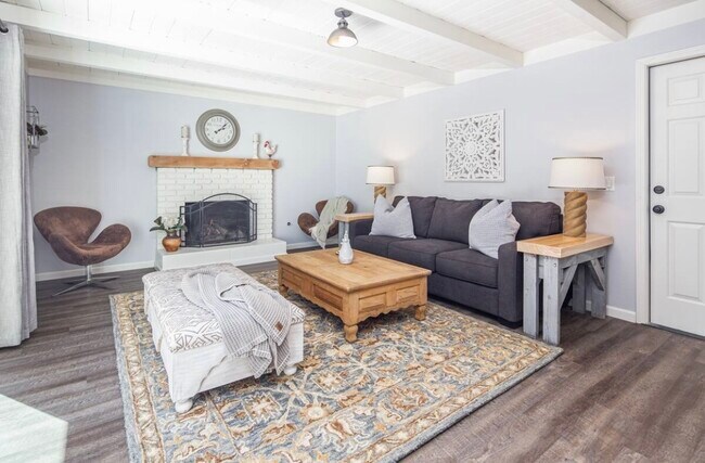 Den - 606 Harrison St