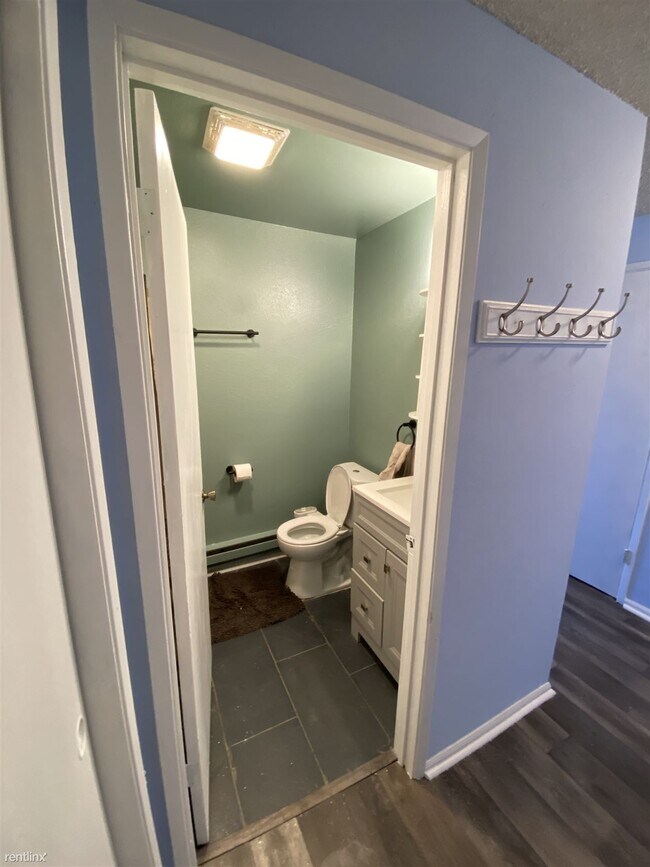 Building Photo - 1 br, 1 bath Condo - 318 South 174th Place g