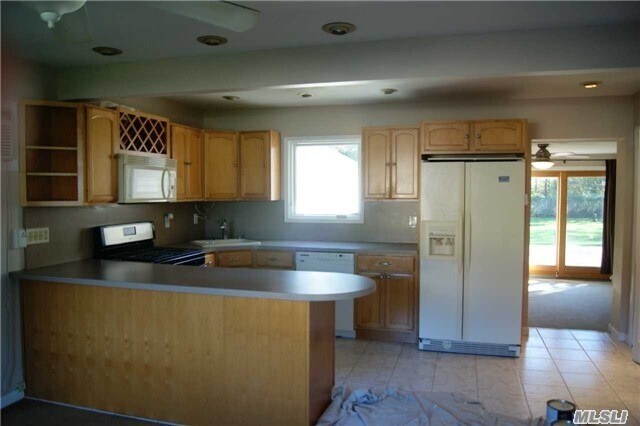 Building Photo - 1527 N Thompson Dr