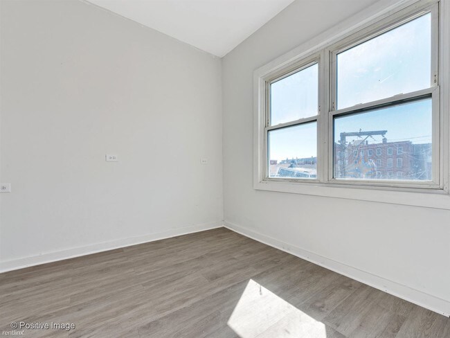 Foto del edificio - 3 br, 1 bath  - 710 N Elizabeth St Apt 3F