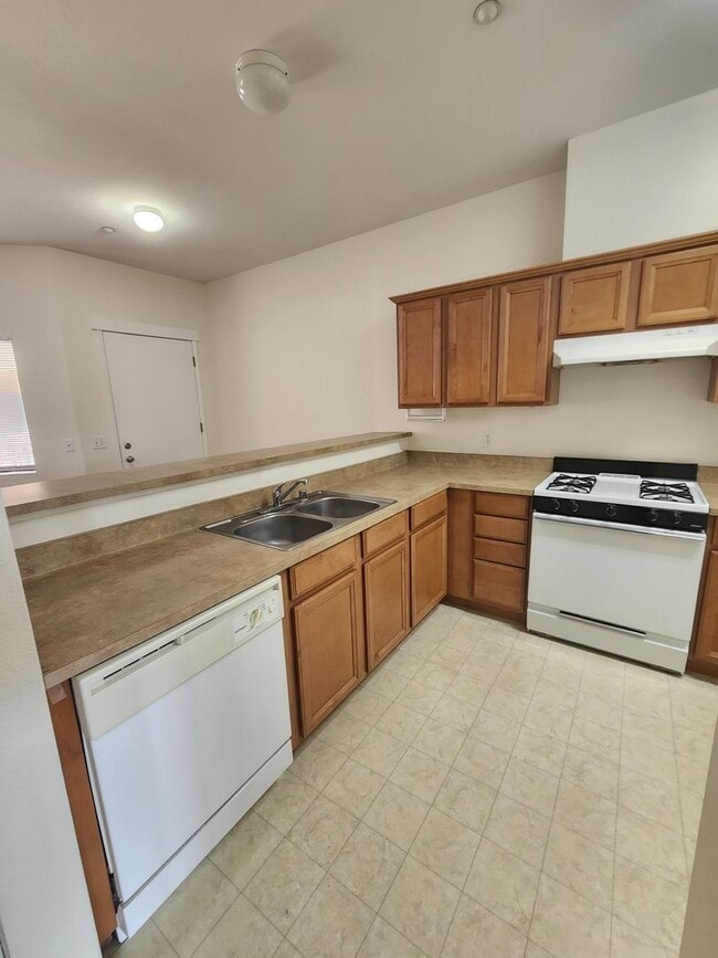 Building Photo - Comfortable 1 Bed, 1 Bath Grover Beach Apartment- Water and Trash Included