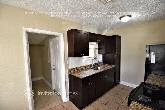 Building Photo - 6020 NW 43rd Ave