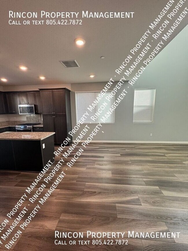Building Photo - 4 bedroom, 3.5 bath Home at in Santa Paula