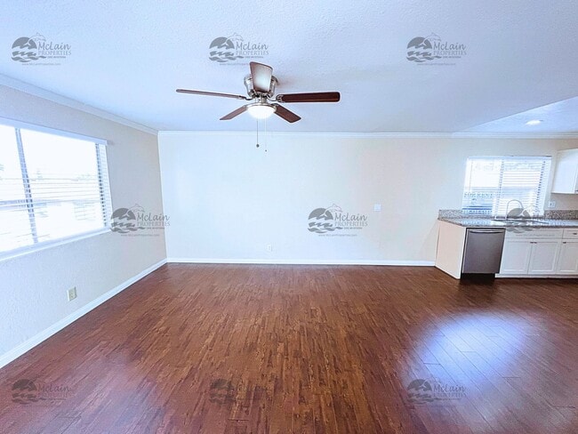 Foto del edificio - 3 Bed/2 Bath Two Story Townhome in Gated Community