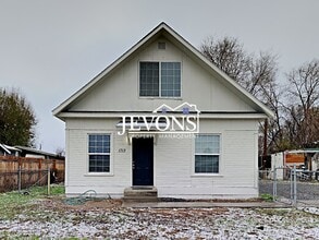 Building Photo - 1713 S 10th Ave