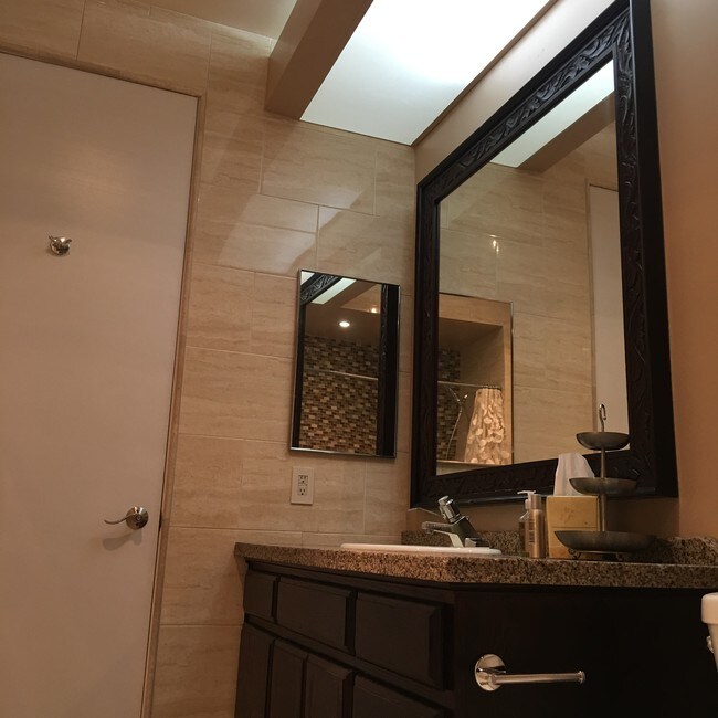 Foto del edificio - 5151 Balboa Blvd